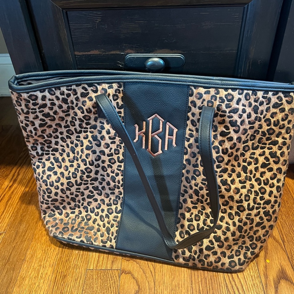 Chic Leopard Print Tote with Black Accents